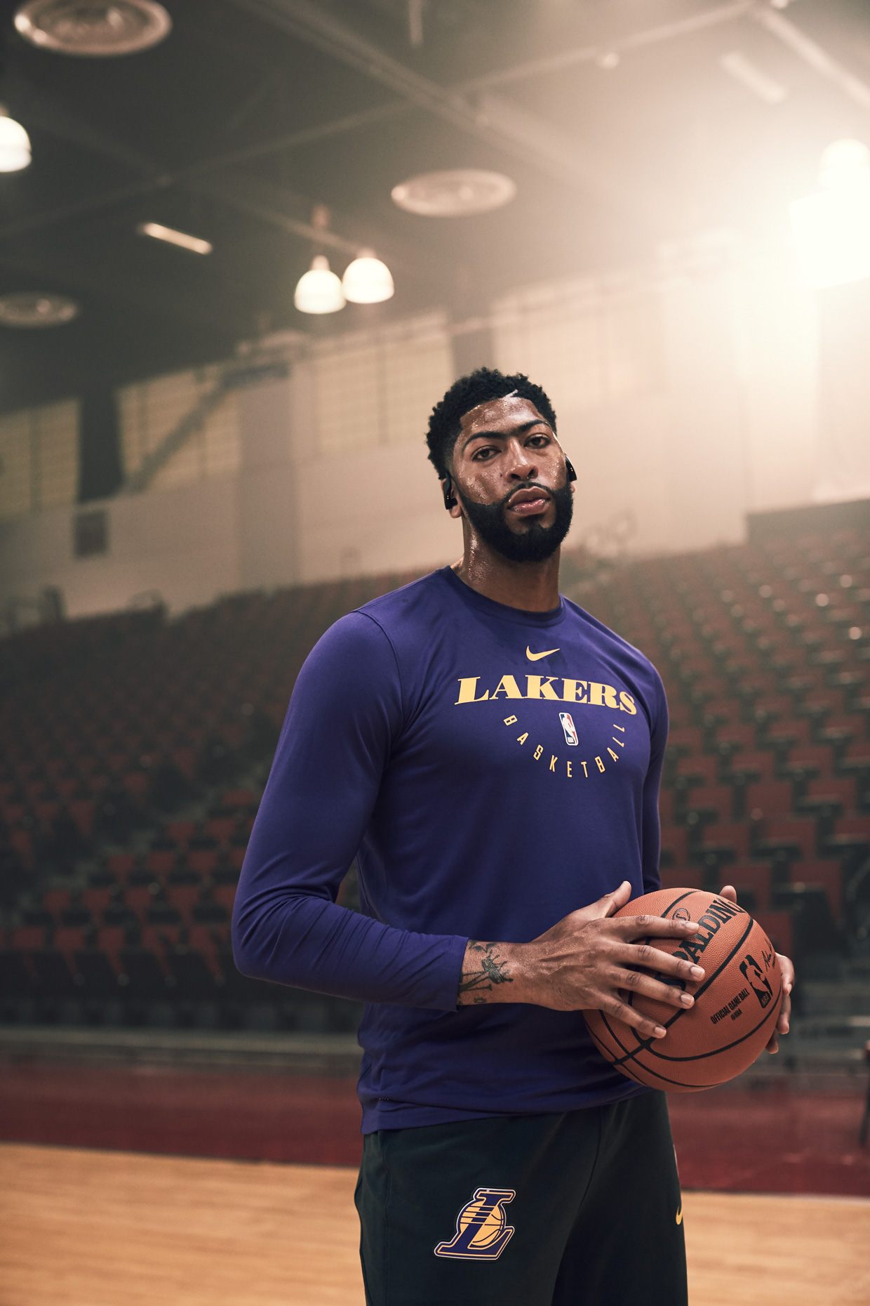 NBASEASON2_ANTHONYDAVIS_POWERBEATSPRO_BLACK_2022